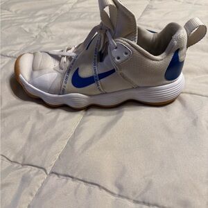 Nike women’s react hyper set volleyball shoes white and royal blue